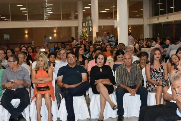 Lançamento de livro da Coleção Florianenses marca noite de aniversário de Floriano.(Imagem:SECOM)