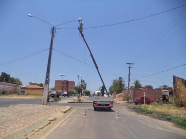 Prefeitura repõe lâmpadas de avenidas de Floriano.(Imagem:FlorianoNews)