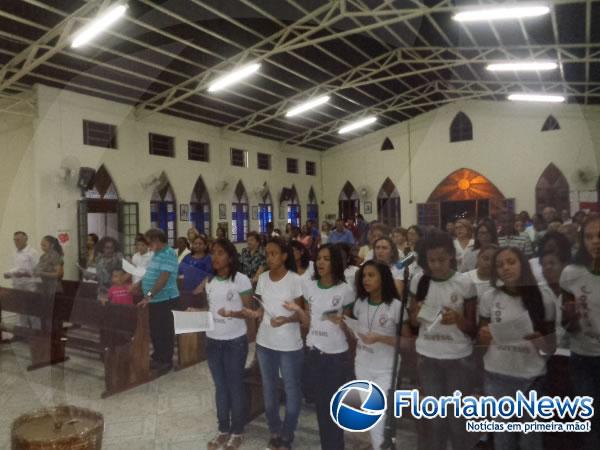 Missa marca aniversário de Paróquia e Ordenação Sacerdotal do Padre Aristides.(Imagem:FlorianoNews)