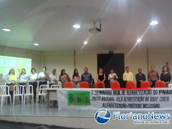 Floriano sedia I Seminário Municipal do Programa Nacional da Alfabetização na Idade Certa.(Imagem:FlorianoNews)