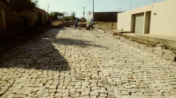 Obras de implantação de pavimentação poliédrica têm início em Floriano.(Imagem:FlorianoNews)