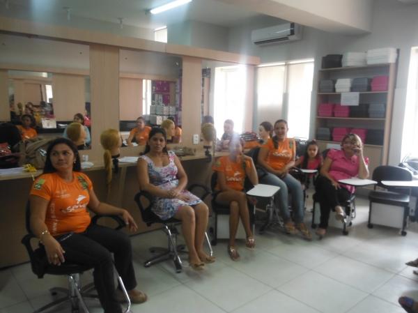 Senac encerrou curso de manicure nesta segunda-feira em Floriano.(Imagem:FlorianoNews)