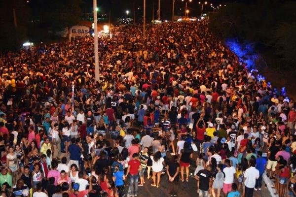 Arrastão atrai milhares de pessoas à Avenida Beira Rio no aniversário da cidade.(Imagem:Secom)