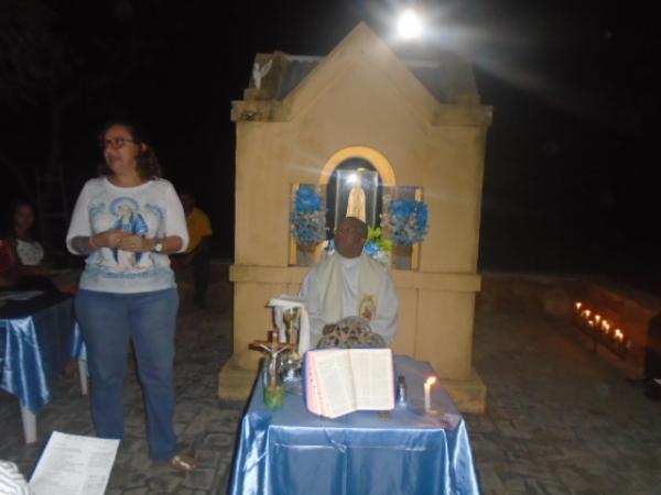 Fieis participam da coroação de Nossa Senhora na zona rural de Floriano. (Imagem:FlorianoNews)