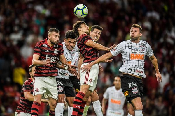 Mesmo sem jogar bem, Rubro-Negro do interino Marcelo Salles ainda não foi vazado, supera o Corinthians com gol de jogada ensaiada na bola parada e garante Jorge Jesus na Copa.(Imagem:Jorge R Jorge/BP Filmes)