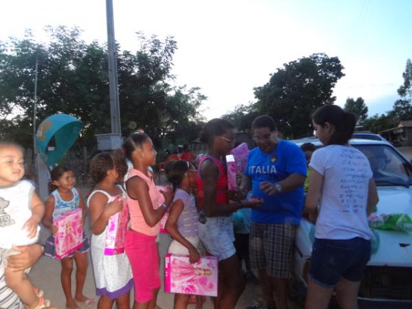 Crianças da Comunidade cachoeira recebem a visita do Papai Noel (Imagem:FlorinoNews)