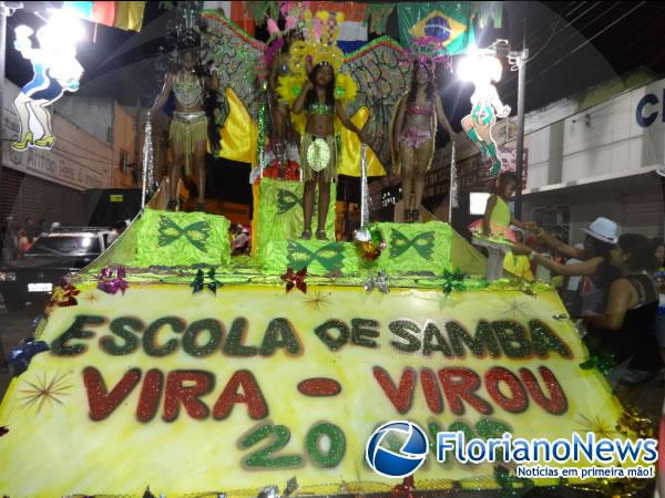 Escolas de samba desfilam no último dia de Carnaval em Floriano.(Imagem:FlorianoNews)