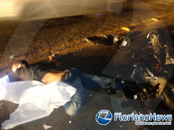 Colisão frontal entre moto e carreta deixa um morto na BR-230.(Imagem:FlorianoNews)