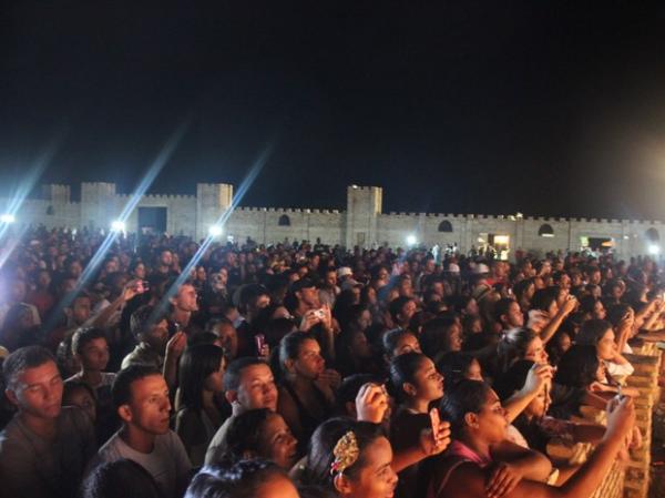 Milhares de espectadores? acompanham o espetáculo da Paixão de Cristo em Floriano.(Imagem:Ellyo Teixeira)