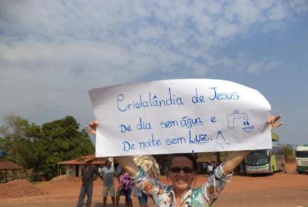 População interdita BR-135 por conta da falta de água em Cristalândia no PI.(Imagem:180graus)