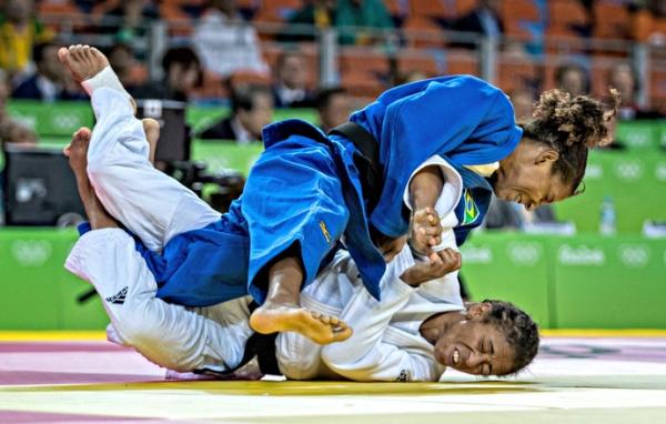 Rafaela Silva venceu bem a alemã Ropper na estreia.(Imagem:Marcio Rodrigues/MPIX/CBJ)