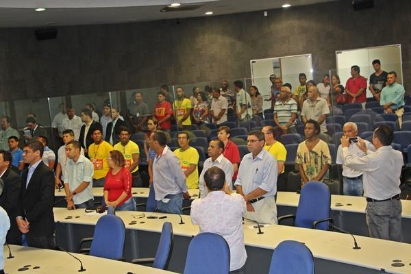 Vários filiados ao partido também estiveram presentes na sessão.(Imagem:Lucas Barbosa/GP1)