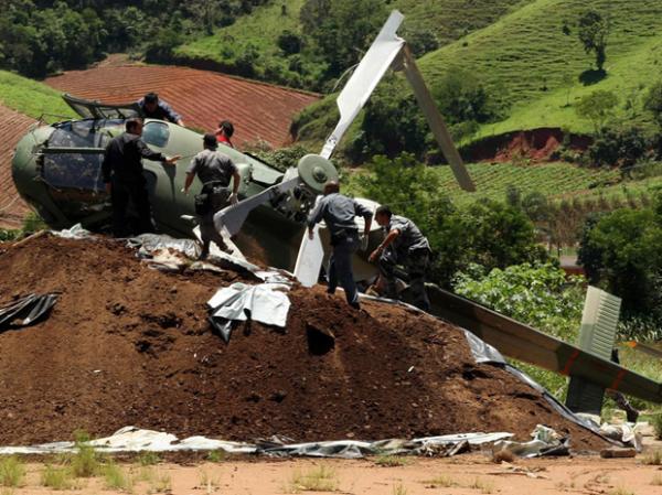 Exército afirma que helicóptero militar caiu em Friburgo(Imagem:Marcelo Piu / Agência O Globo)