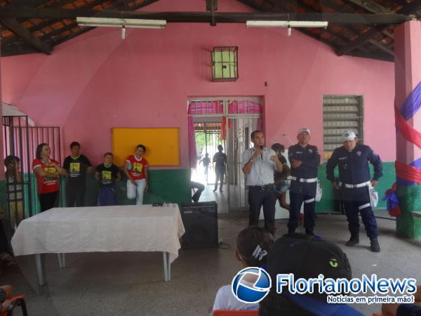 Unidade Escolar Ribeiro Gonçalves promoveu palestra sobre educação no trânsito.(Imagem:FlorianoNews)