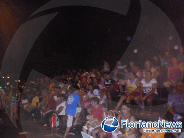 Desfile das escolas de samba atrai grande público no último dia de Carnaval em Floriano.(Imagem:FlorianoNews)