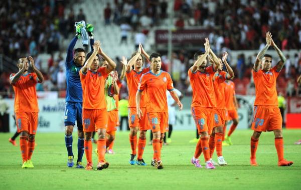 Valencia agradece apoio da torcida em partida pelo Espanhol.(Imagem:Agência AFP)