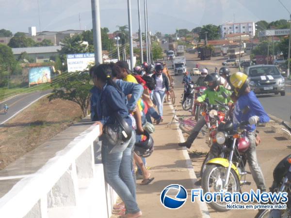 Jovem que pulou da ponte em Floriano ainda não foi encontrada. (Imagem:FlorianoNews)