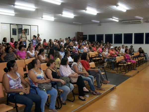 Mais um capítulo do drama da rede municipal de ensino de Floriano.(Imagem:FlorianoNews)