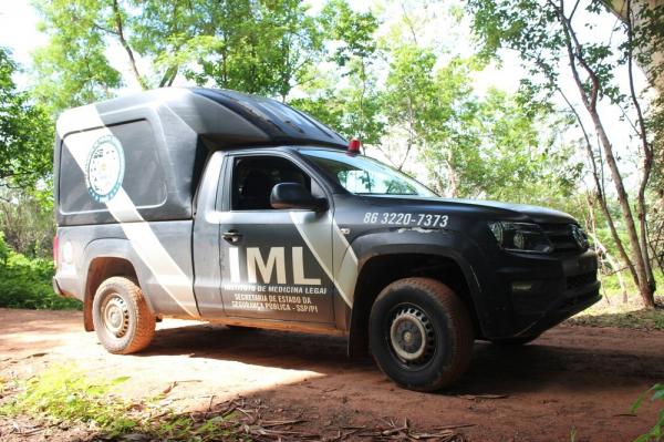 Viatura do Instituto Médico Legal IML Teresina Piauí.(Imagem:Andrê Nascimento/ G1 PI)