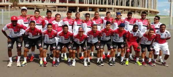 Jogadores do River-PI registram momentos da viagem e fazem foto em Brasília.(Imagem:Divulgação)