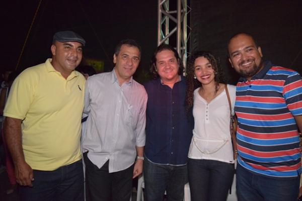 Pe. Juarez de Castro faz show em Floriano(Imagem:Waldemir Miranda)