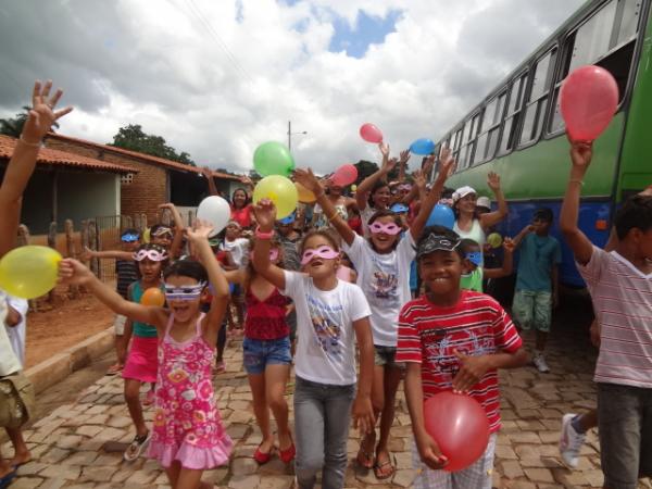 Realizado o arrastinho com crianças da zona rural. (Imagem:FlorianoNews)