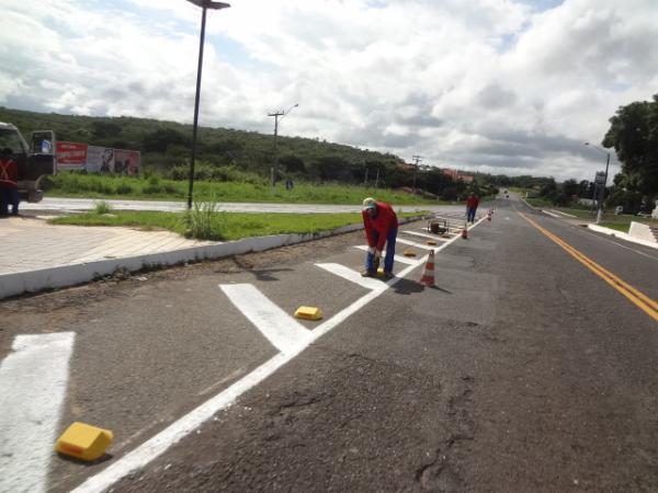 Obras de sinalização estão sendo realizadas em Floriano.(Imagem:FlorianoNews)