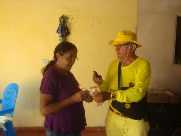 Entregando Presentes(Imagem:redaçao)