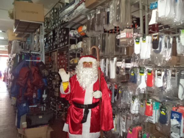 Papai Noel visita comércio e dá largada ao Natal em Floriano.(Imagem:FlorianoNews)