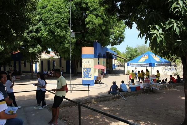 ENEM 2017 - DOMINDO (5) - TERESINA (PI) - Candidatos começam a chegar nos locais de prova.(Imagem:Lucas Marreiros/G1 PI)