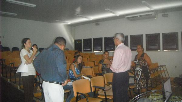 Equipe da Assistência Social passa por capacitação para realizar cadastramento.(Imagem:FlorianoNews)