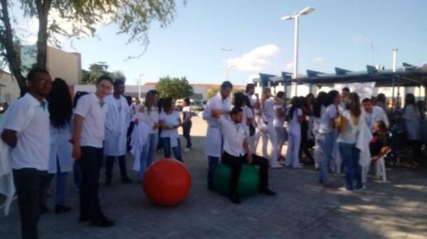 Acadêmicos da FAESF realizam ação social no centro de Floriano.(Imagem:FlorianoNews)