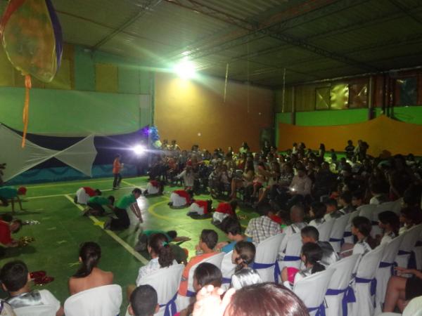 Alunos da Escola Pequeno Príncipe lançam livro de poesias.(Imagem:FlorianoNews)