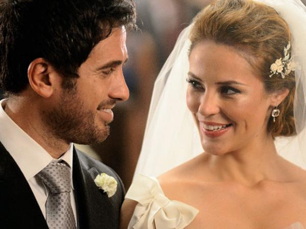 Marina e Pedro se casam.(Imagem:Insensato Coração / TV Globo)