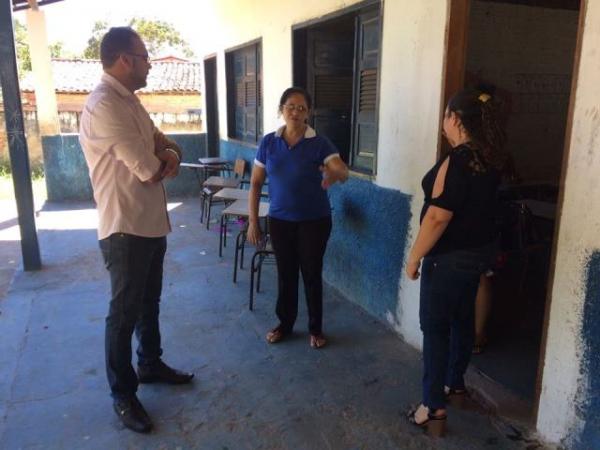 Prefeito e secretário visitam reforma da Escola Municipal Marcos dos Santos Parente.(Imagem:SECOM)