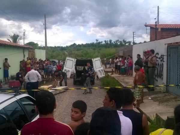 Dois homicídios foram registrados no bairro Nova Teresina, Zona Leste.(Imagem:Alan Garcia/TV Clube))