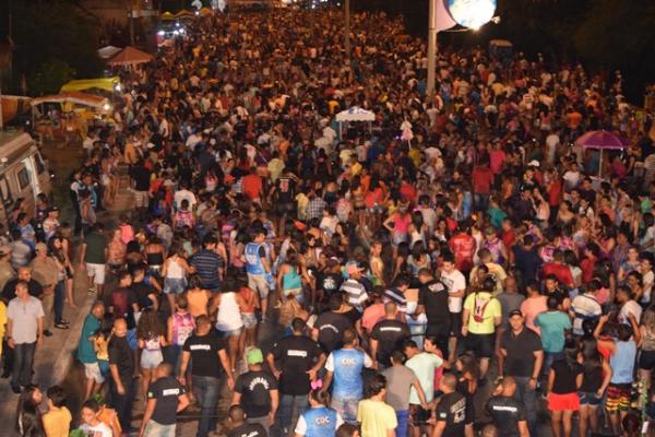 Voa Voa arrasta multidão no primeiro dia de Carnaval.(Imagem:SECOM)