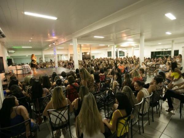 Tarciana viaja pelo Brasil proferindo palestras e cursos.(Imagem:Tarciana Chuvas/ Arquivo Pessoal)