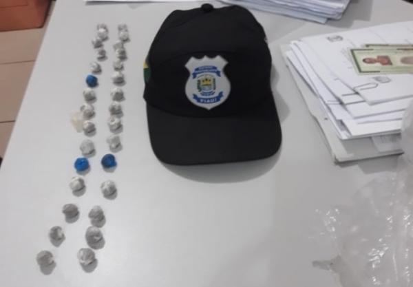 Mulher é presa ao tentar entrar com droga na penitenciária de Floriano´.(Imagem:Polícia Civil)