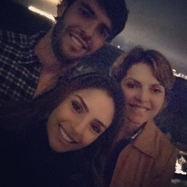 Carol Celico posta foto com Kaká e a sogra.(Imagem:Instagram)