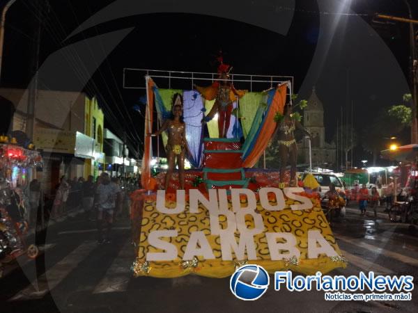 Escolas de samba desfilam no último dia de Carnaval em Floriano.(Imagem:FlorianoNews)