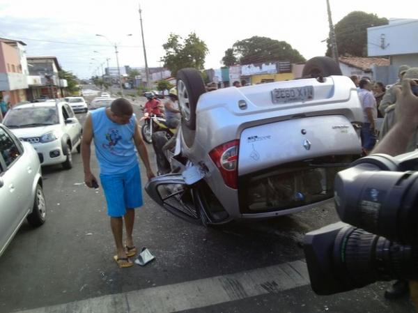 Acidente ocorreu no cruzamento das Avenidas Valter Alencar com Miguel Rosa.(Imagem:Jimmy Monteiro/TV Clube)