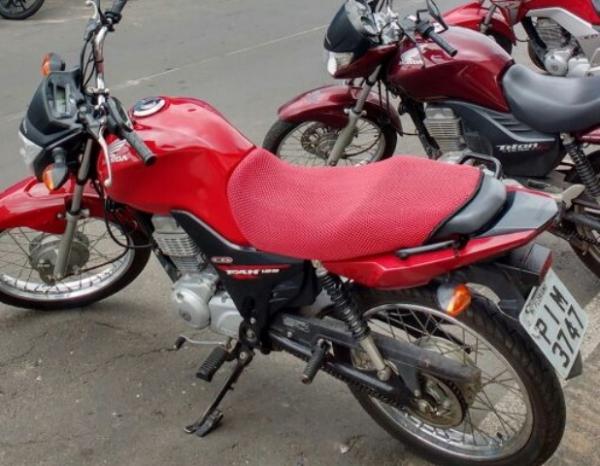 Polícia identifica suspeito de roubo a farmácia e recupera moto usada no crime.(Imagem:3° BPM)