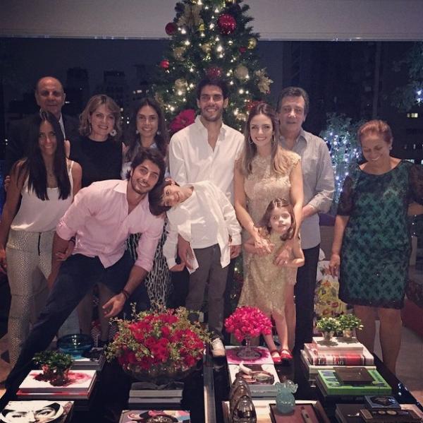 Kaká, Carol Celico e família na noite de Natal.(Imagem:Reprodução/Instagram)