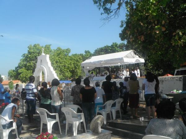 Missas e visitas aos cemitérios marcam o Dia de Finados em Floriano.(Imagem:FlorianoNews)