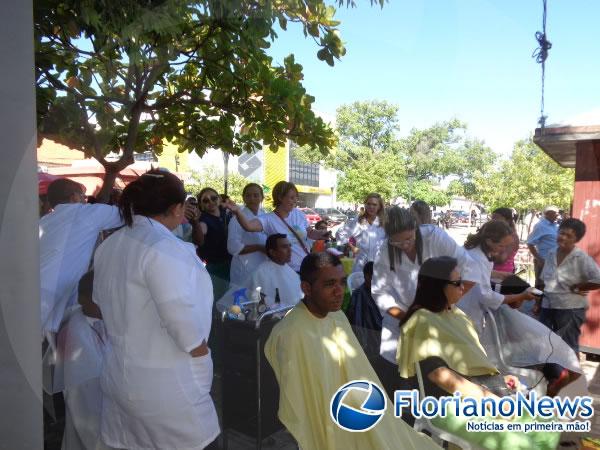 Ação Social e de Cidadania são realizadas na Praça Dr. Sebastião Martins.(Imagem:FlorianoNews)