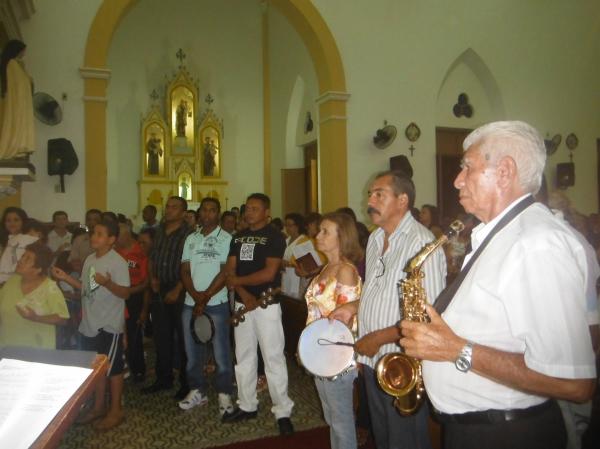 Fiéis celebram o encerramento da festa de Santos Reis.(Imagem:FlorianoNews)