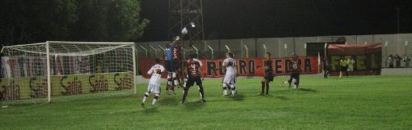 Torcida pede Augusto e reclama de equipe defensiva contra o Atlético-GO.(Imagem:Wenner Tito)