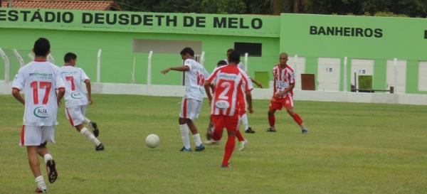 Deusdeth de Melo passa por 'teste' antes da abertura para partidas oficiais.(Imagem:Ricardo Andrade)