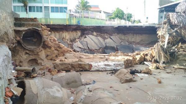 Parte do acesso à praia do Coqueiro desabou.(Imagem:Divulgação)